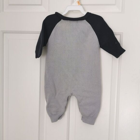 2/$20 Baby Gap knit bodysuit size 0-3 - Picture 3 of 5